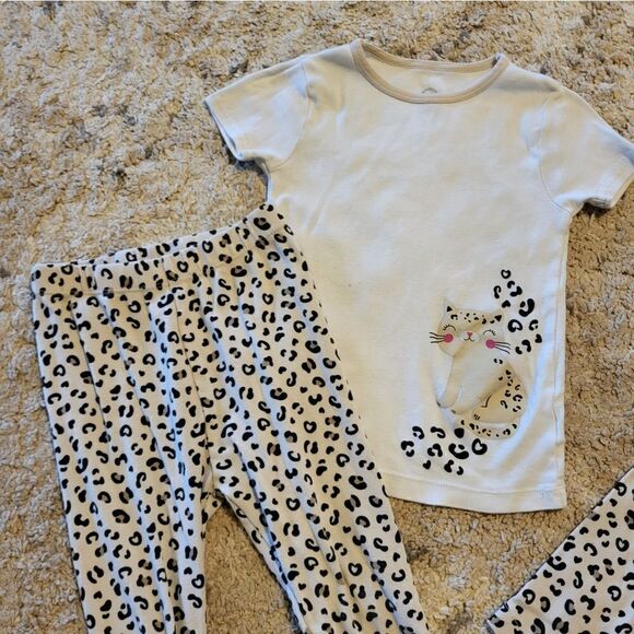 Wonder Nation white/tan cheetah print matching sleep set - Picture 2 of 10